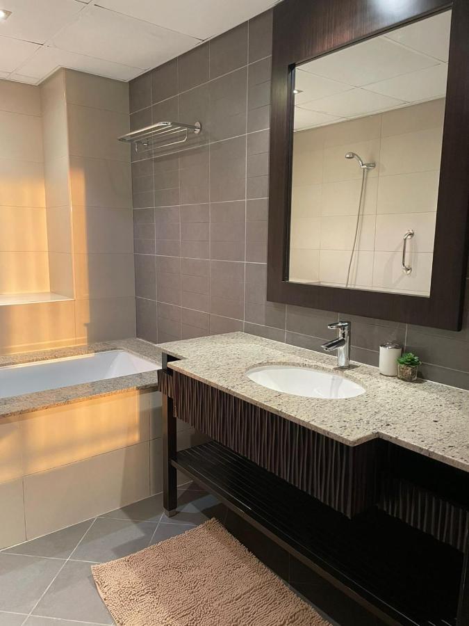 Anantara Hotel Apartment Palm Jumeirah Connected Anantara Hotel Dubai Dış mekan fotoğraf