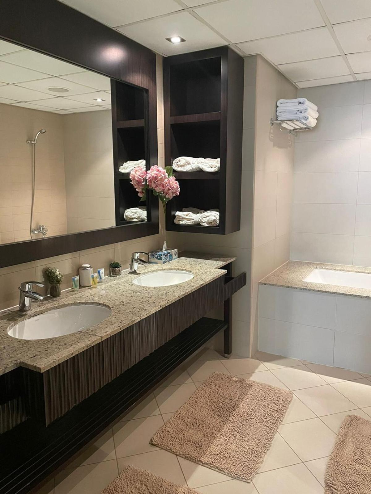 Anantara Hotel Apartment Palm Jumeirah Connected Anantara Hotel Dubai Dış mekan fotoğraf